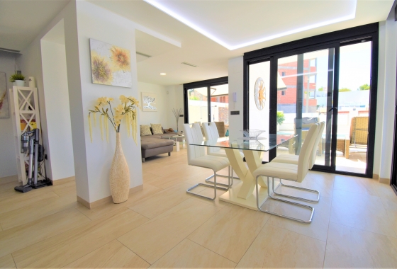 Resale - Villa - Orihuela Costa - Villamartin