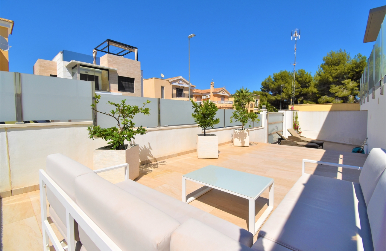 Resale - Villa - Orihuela Costa - Villamartin