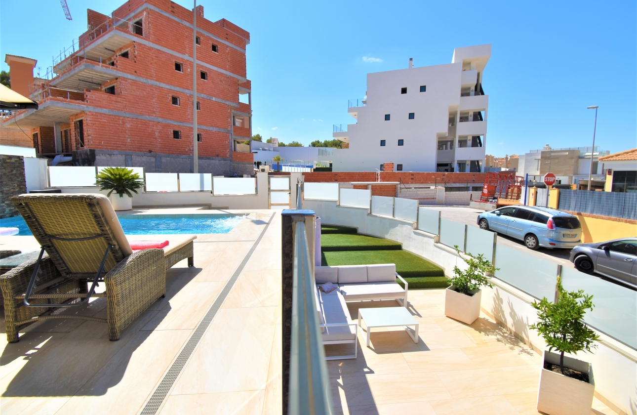 Resale - Villa - Orihuela Costa - Villamartin