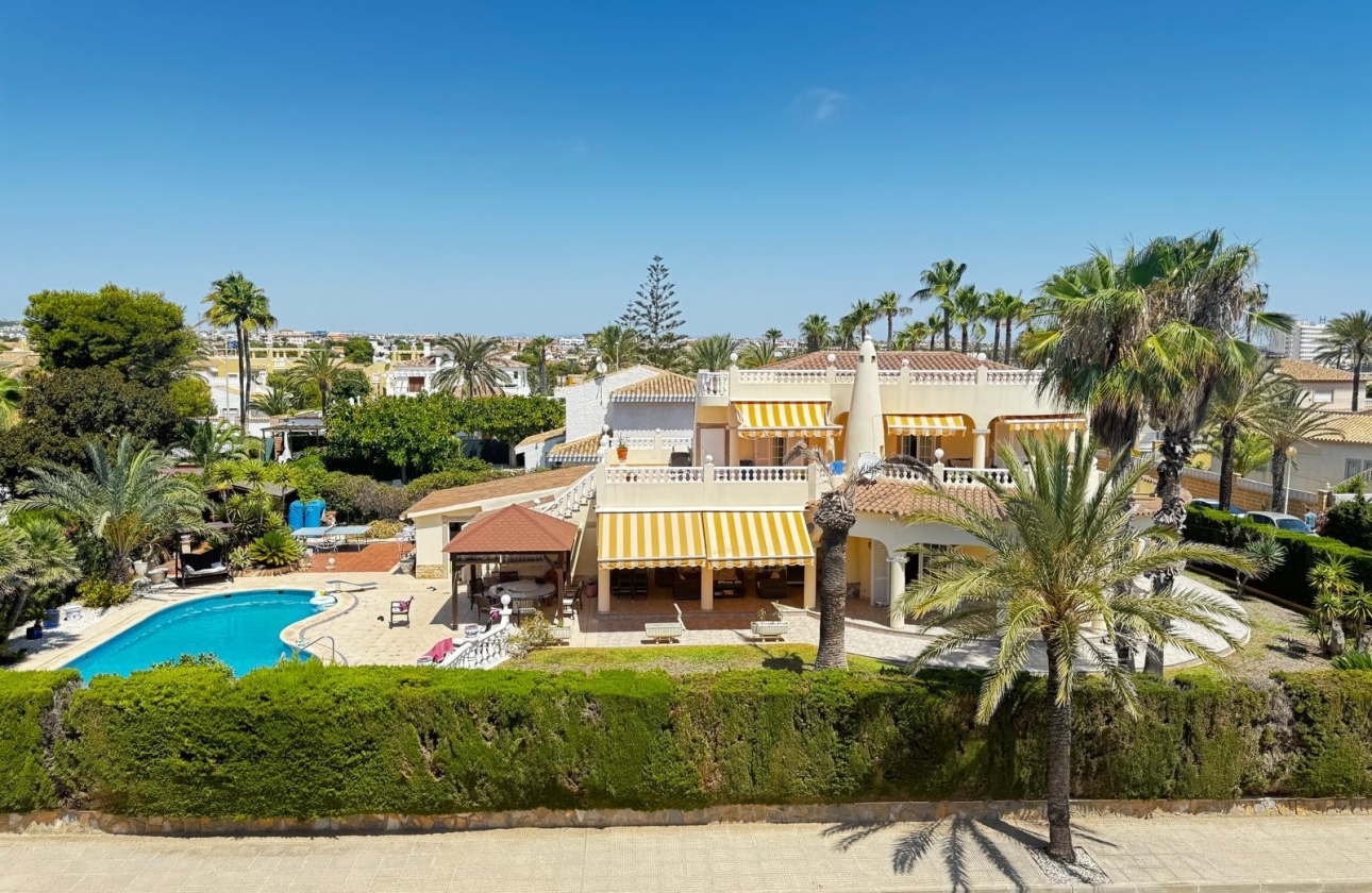 Resale - Villa - Torrevieja - Punta Prima