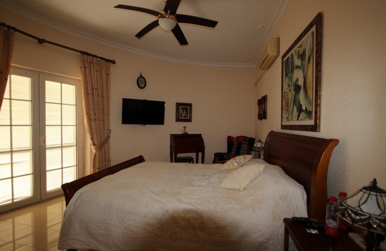 Resale - Villa - Torrevieja - Punta Prima