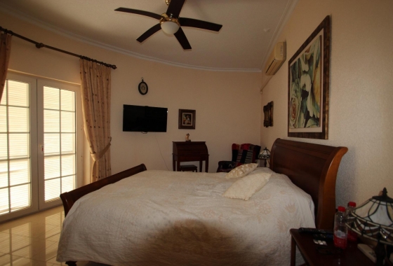 Resale - Villa - Torrevieja - Punta Prima