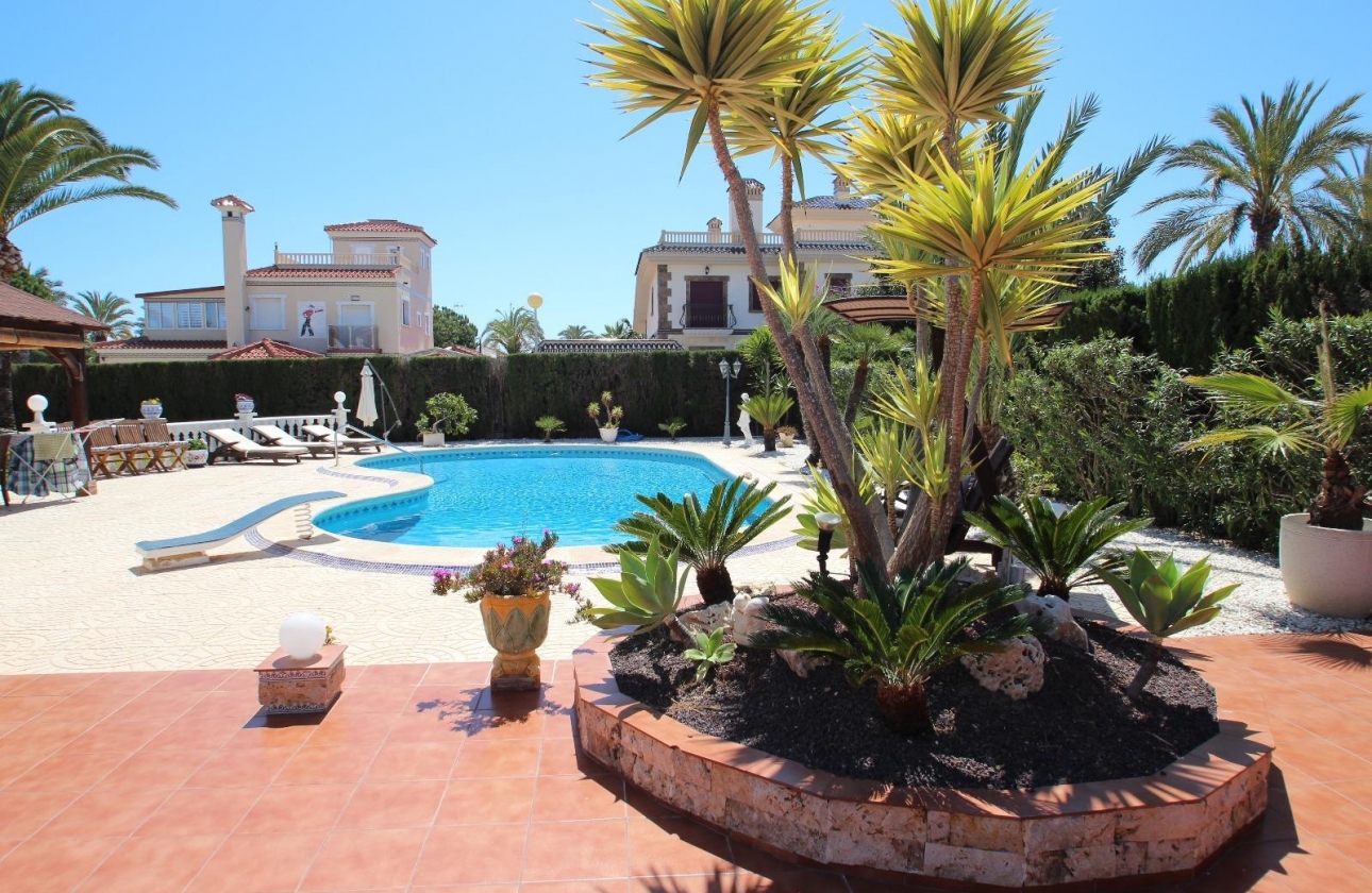 Resale - Villa - Torrevieja - Punta Prima