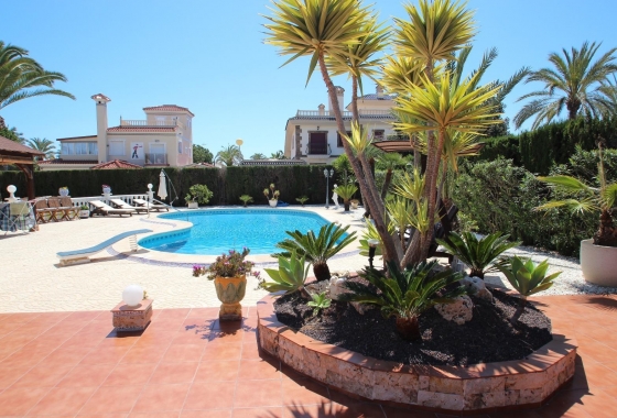 Resale - Villa - Torrevieja - Punta Prima