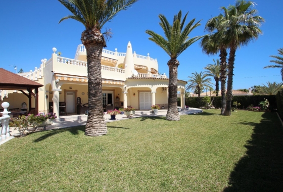 Resale - Villa - Torrevieja - Punta Prima