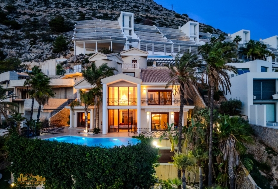 Resale - Villa - Altea