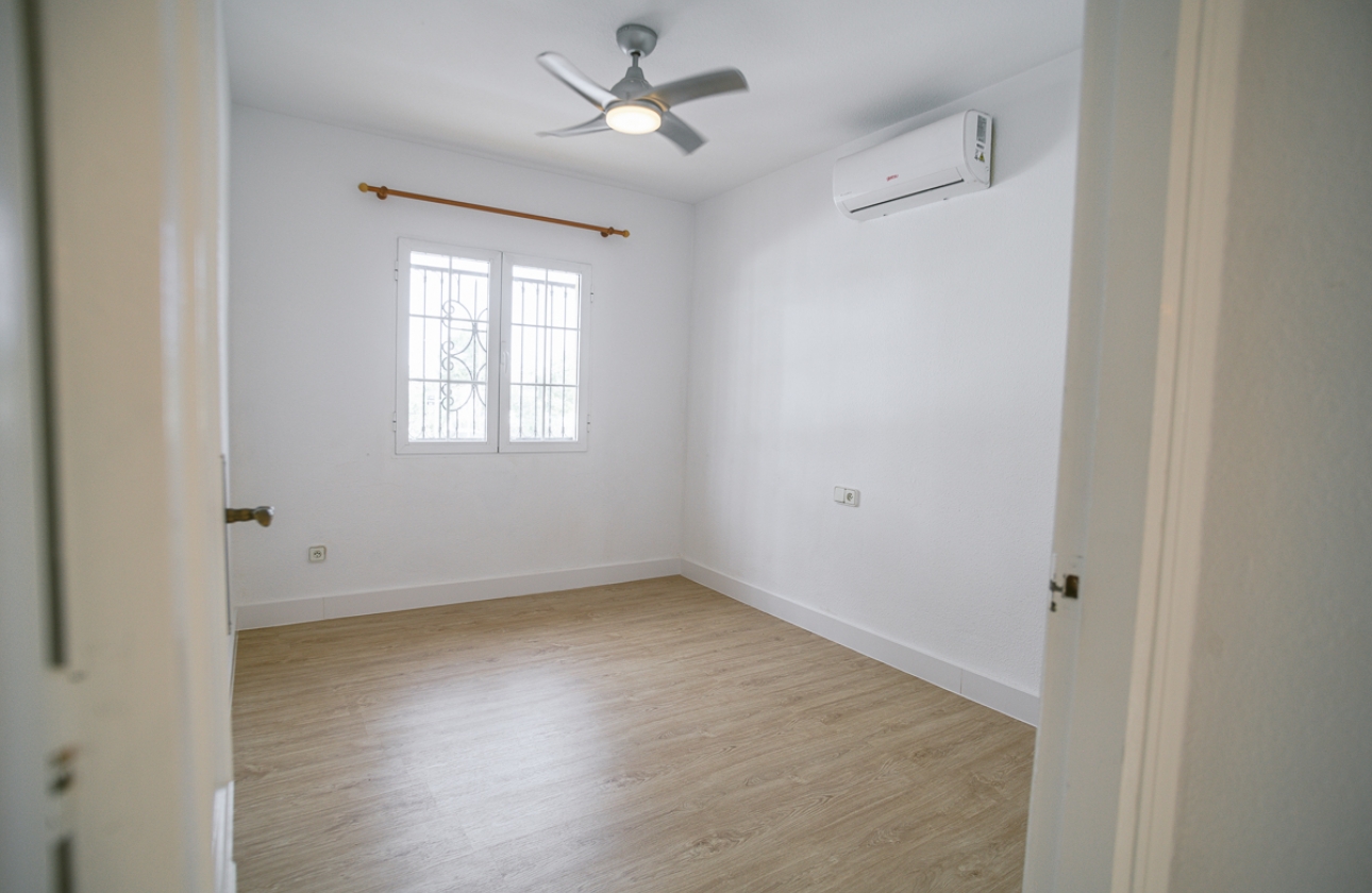 Resale - Villa - Orihuela Costa - Villamartín