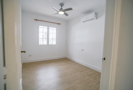 Resale - Villa - Orihuela Costa - Villamartín