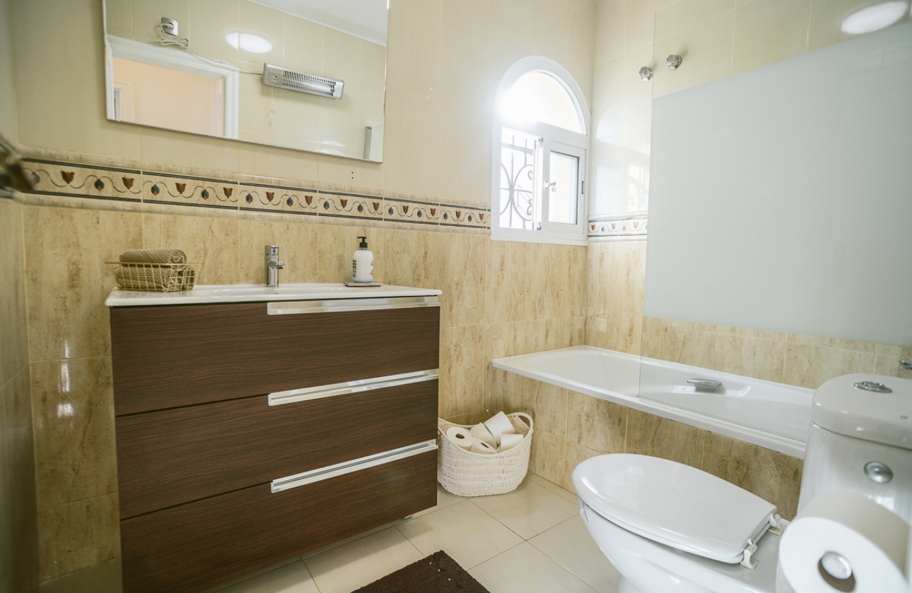 Resale - Villa - Orihuela Costa - Villamartín