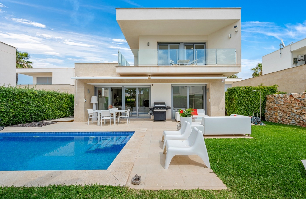 Resale - Villa - Orihuela Costa - Vistabella