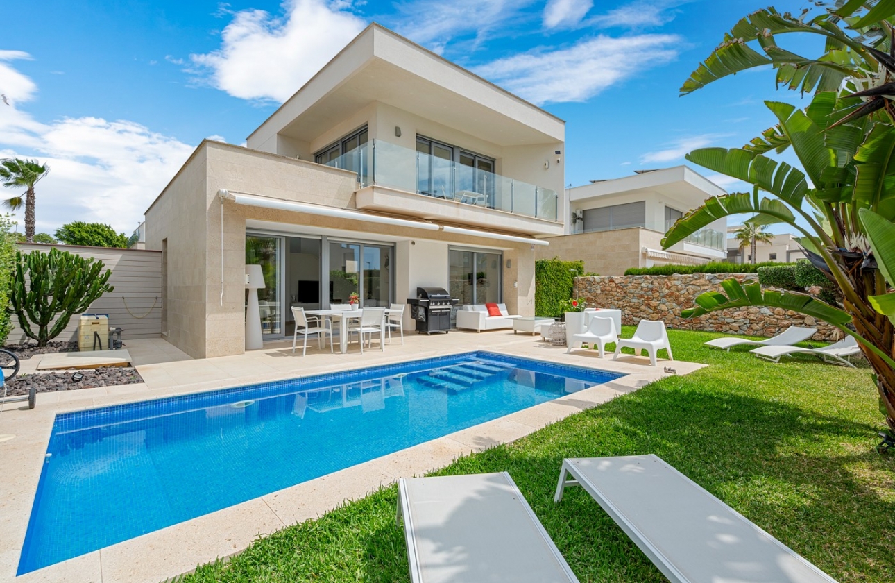 Resale - Villa - Orihuela Costa - Vistabella