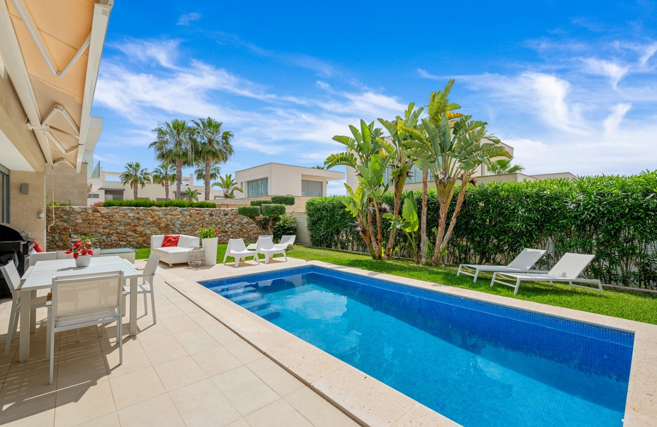 Resale - Villa - Orihuela Costa - Vistabella