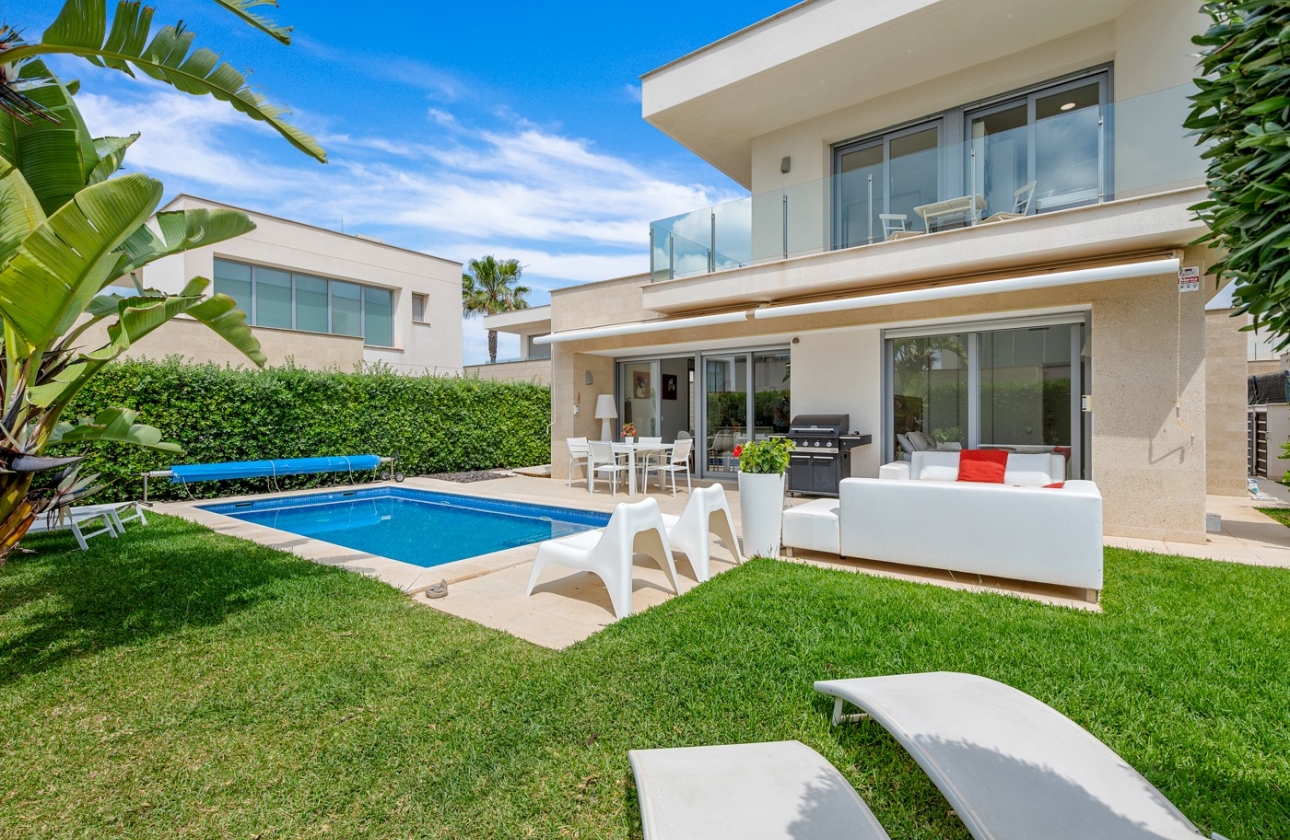 Resale - Villa - Orihuela Costa - Vistabella