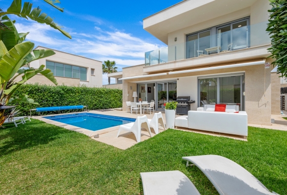 Resale - Villa - Orihuela Costa - Vistabella