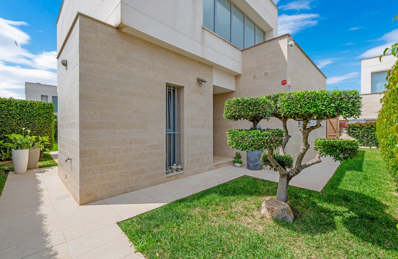 Resale - Villa - Orihuela Costa - Vistabella