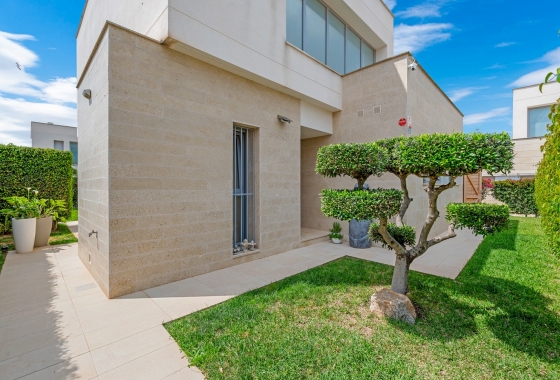 Resale - Villa - Orihuela Costa - Vistabella