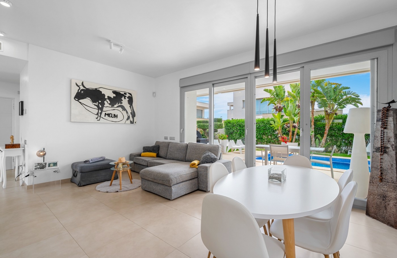 Resale - Villa - Orihuela Costa - Vistabella