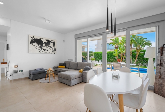 Resale - Villa - Orihuela Costa - Vistabella