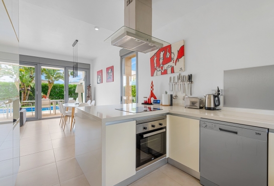 Resale - Villa - Orihuela Costa - Vistabella