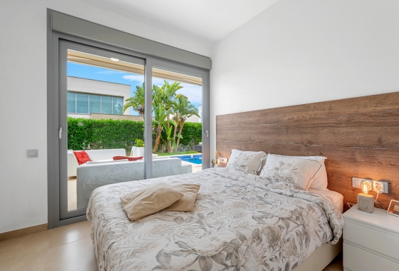 Resale - Villa - Orihuela Costa - Vistabella