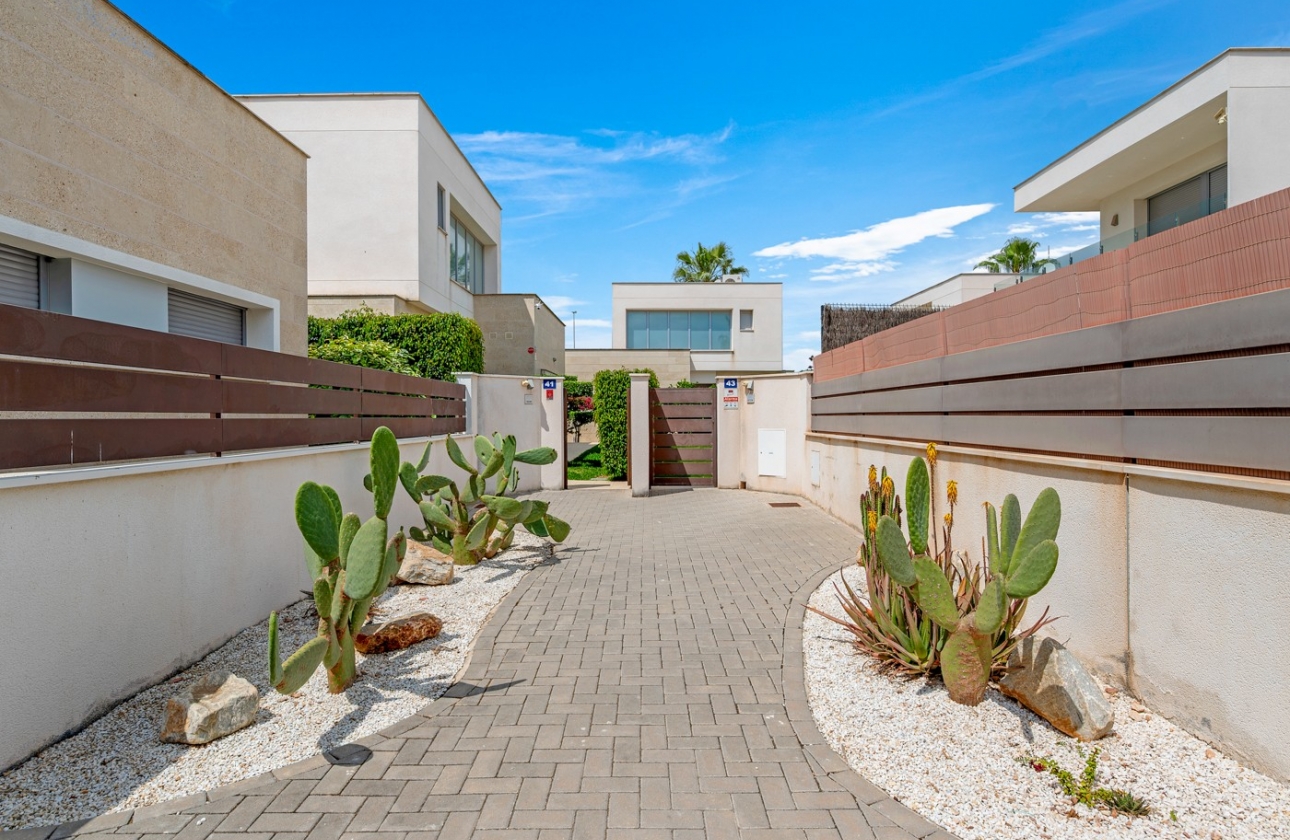 Resale - Villa - Orihuela Costa - Vistabella