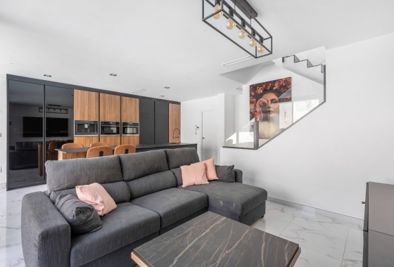 Resale - Villa - Los Montesinos - La Herrada