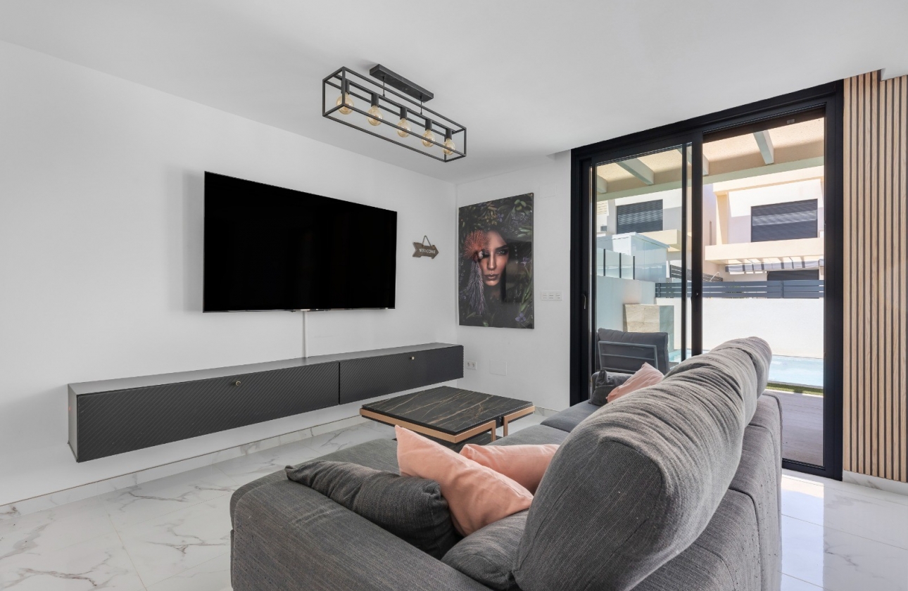 Resale - Villa - Los Montesinos - La Herrada