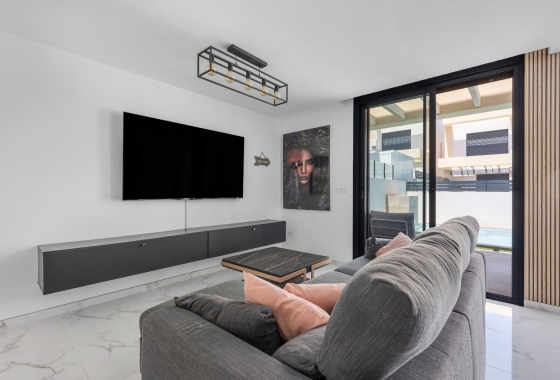 Resale - Villa - Los Montesinos - La Herrada