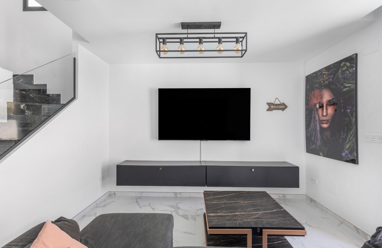 Resale - Villa - Los Montesinos - La Herrada