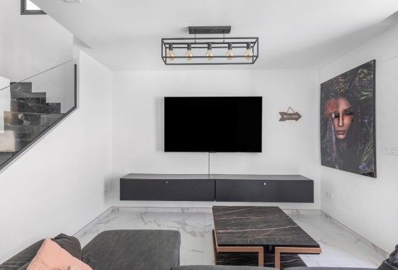 Resale - Villa - Los Montesinos - La Herrada