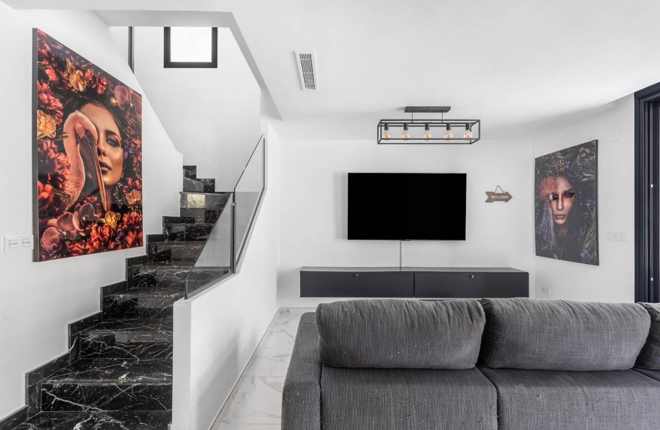 Resale - Villa - Los Montesinos - La Herrada