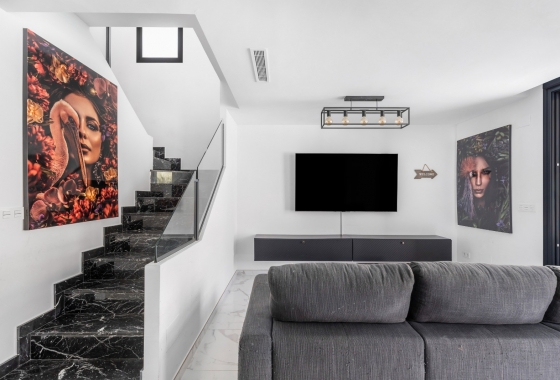 Resale - Villa - Los Montesinos - La Herrada