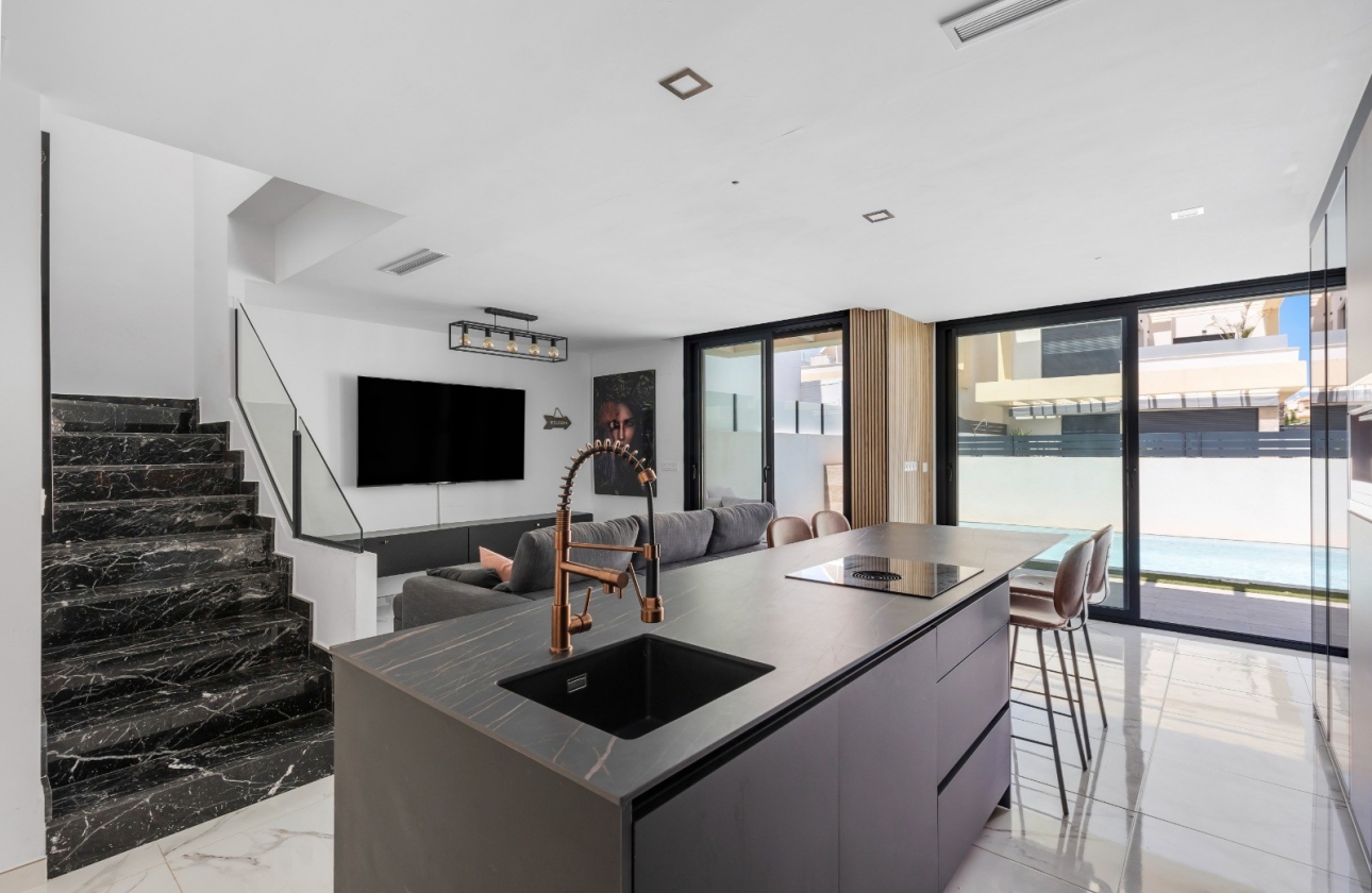 Resale - Villa - Los Montesinos - La Herrada