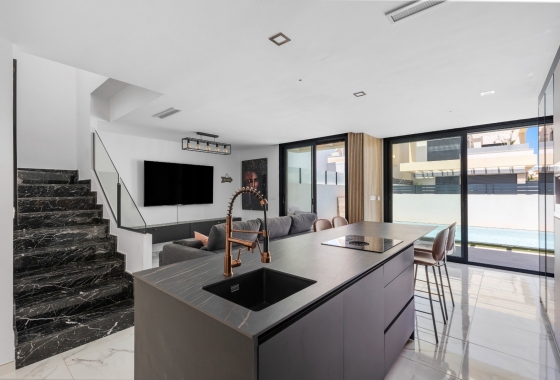 Resale - Villa - Los Montesinos - La Herrada