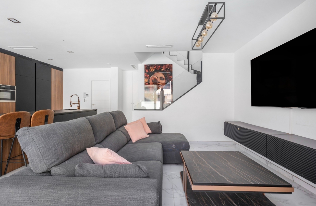 Resale - Villa - Los Montesinos - La Herrada