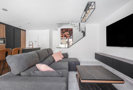 Resale - Villa - Los Montesinos - La Herrada