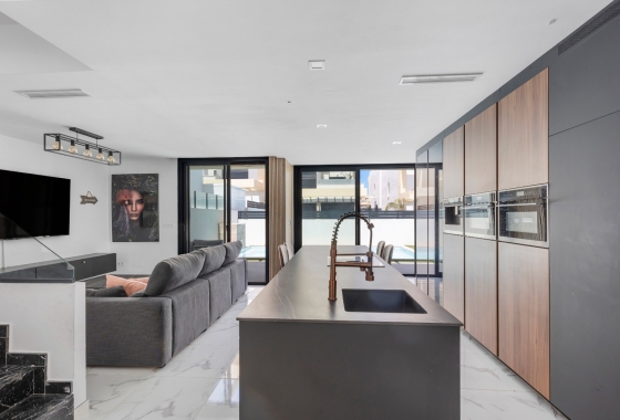 Resale - Villa - Los Montesinos - La Herrada