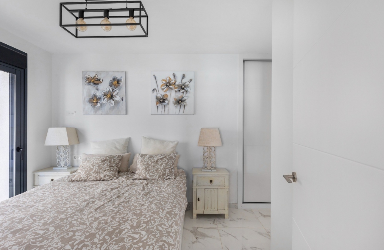 Resale - Villa - Los Montesinos - La Herrada