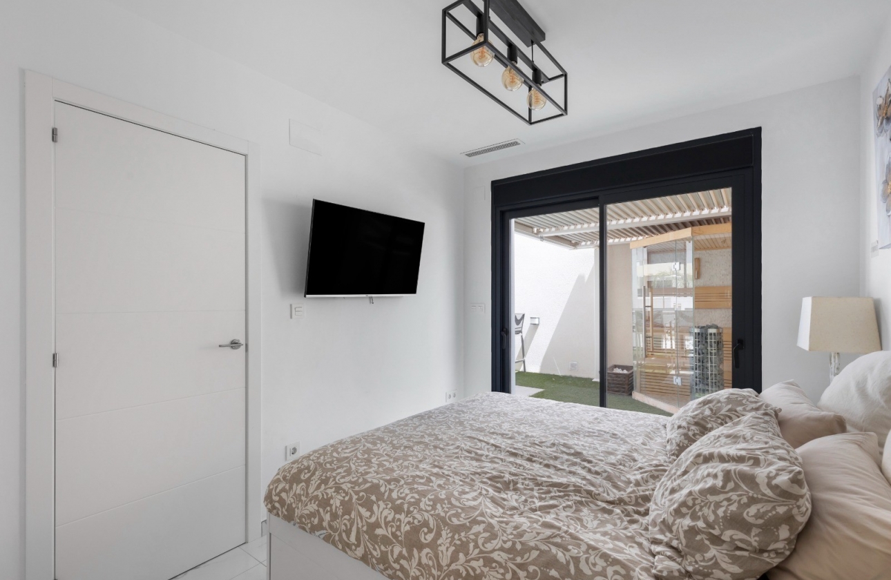 Resale - Villa - Los Montesinos - La Herrada