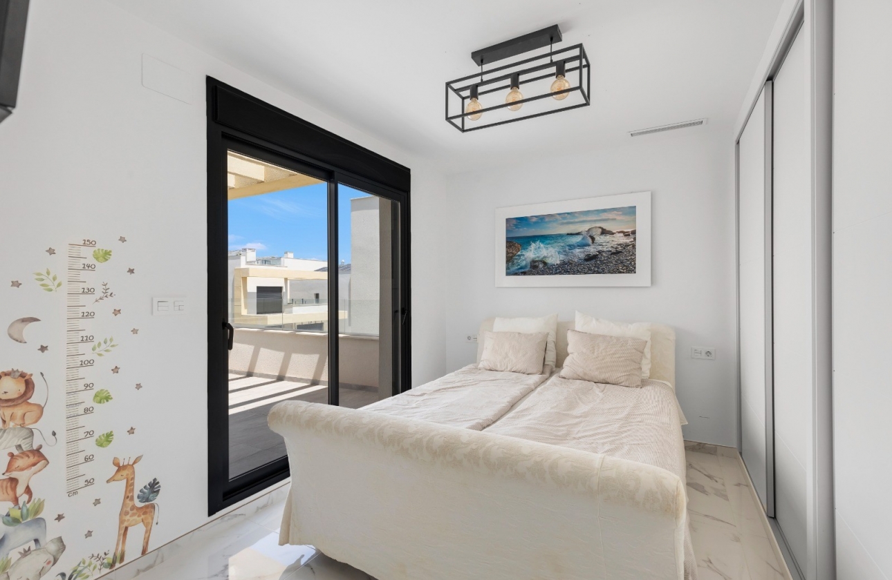 Resale - Villa - Los Montesinos - La Herrada