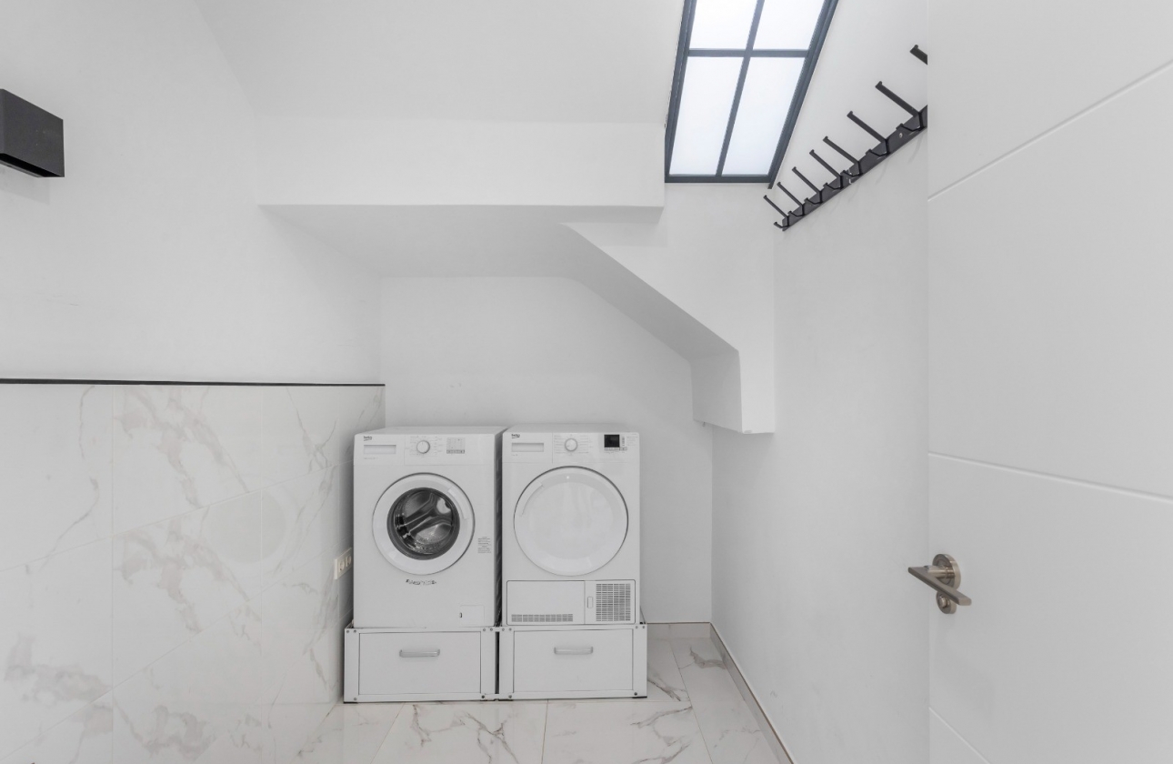 Resale - Villa - Los Montesinos - La Herrada