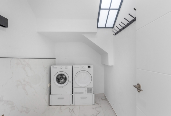 Resale - Villa - Los Montesinos - La Herrada