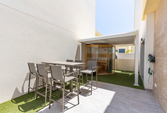 Resale - Villa - Los Montesinos - La Herrada