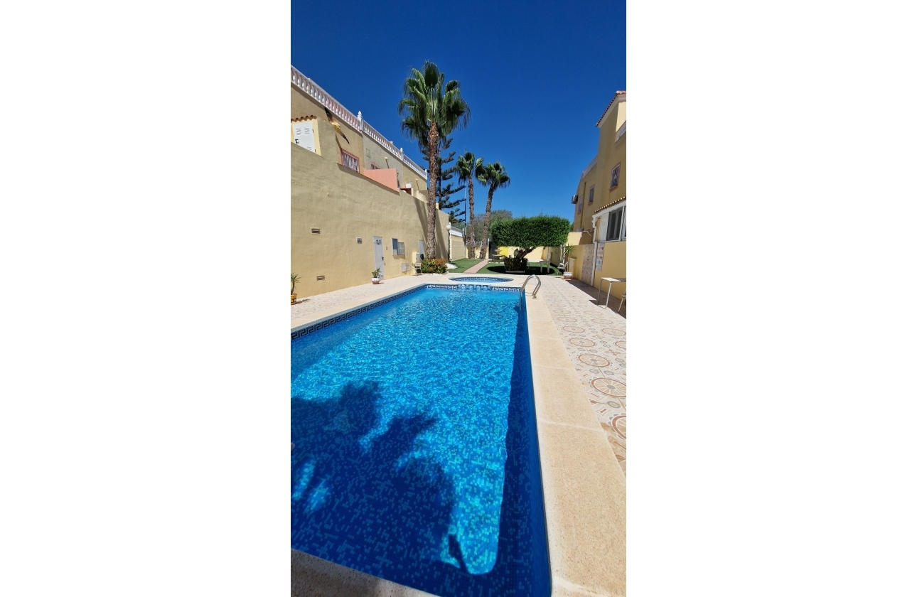 Resale - House - Orihuela Costa - Villamartín