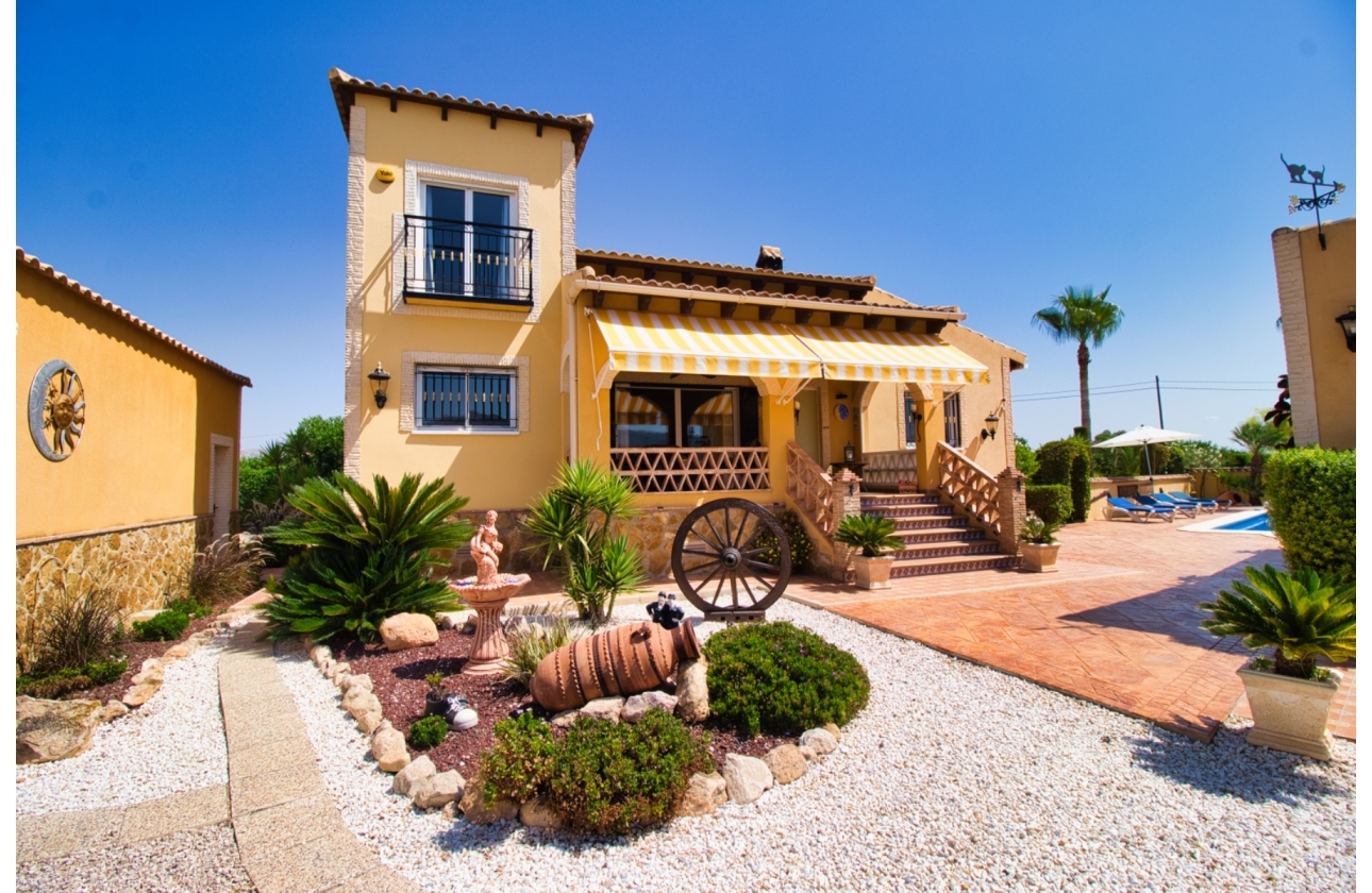 Resale - Finca / Country Property - Orihuela Costa - Orihuela