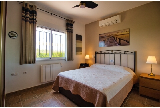 Resale - Finca / Country Property - Orihuela Costa - Orihuela