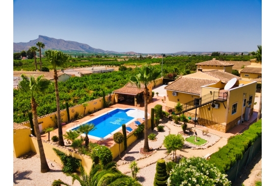 Resale - Finca / Country Property - Orihuela Costa - Orihuela