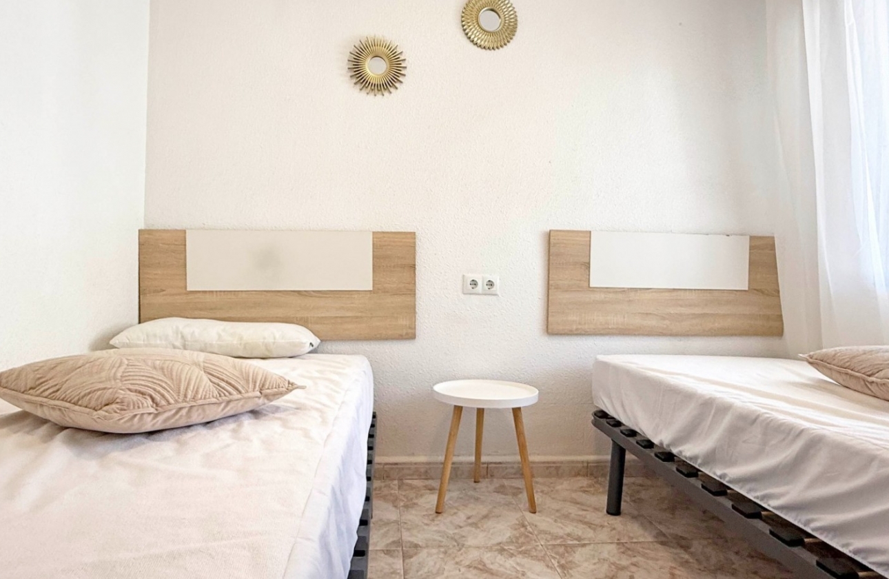 Resale - Apartment / flat - Torrevieja - Torrelamata - La Mata