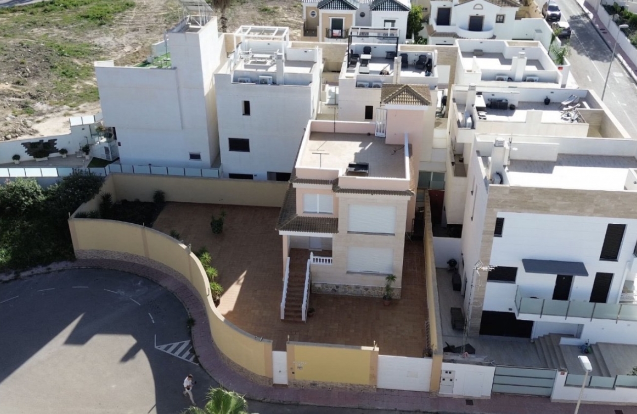 Resale - Villa - Orihuela Costa - Villamartín