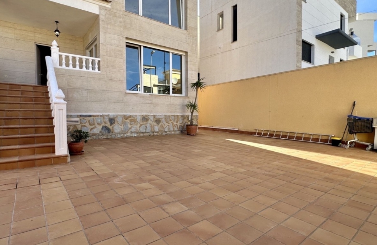 Resale - Villa - Orihuela Costa - Villamartín